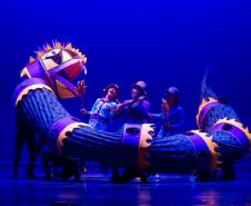 Apresentação do espetáculo, com as figuras do folclore, em 2022 no palco do Guaíra