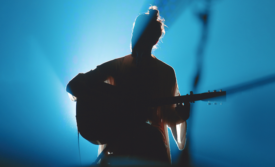 Tiago Iorc canta Acústico MTV no Guairão