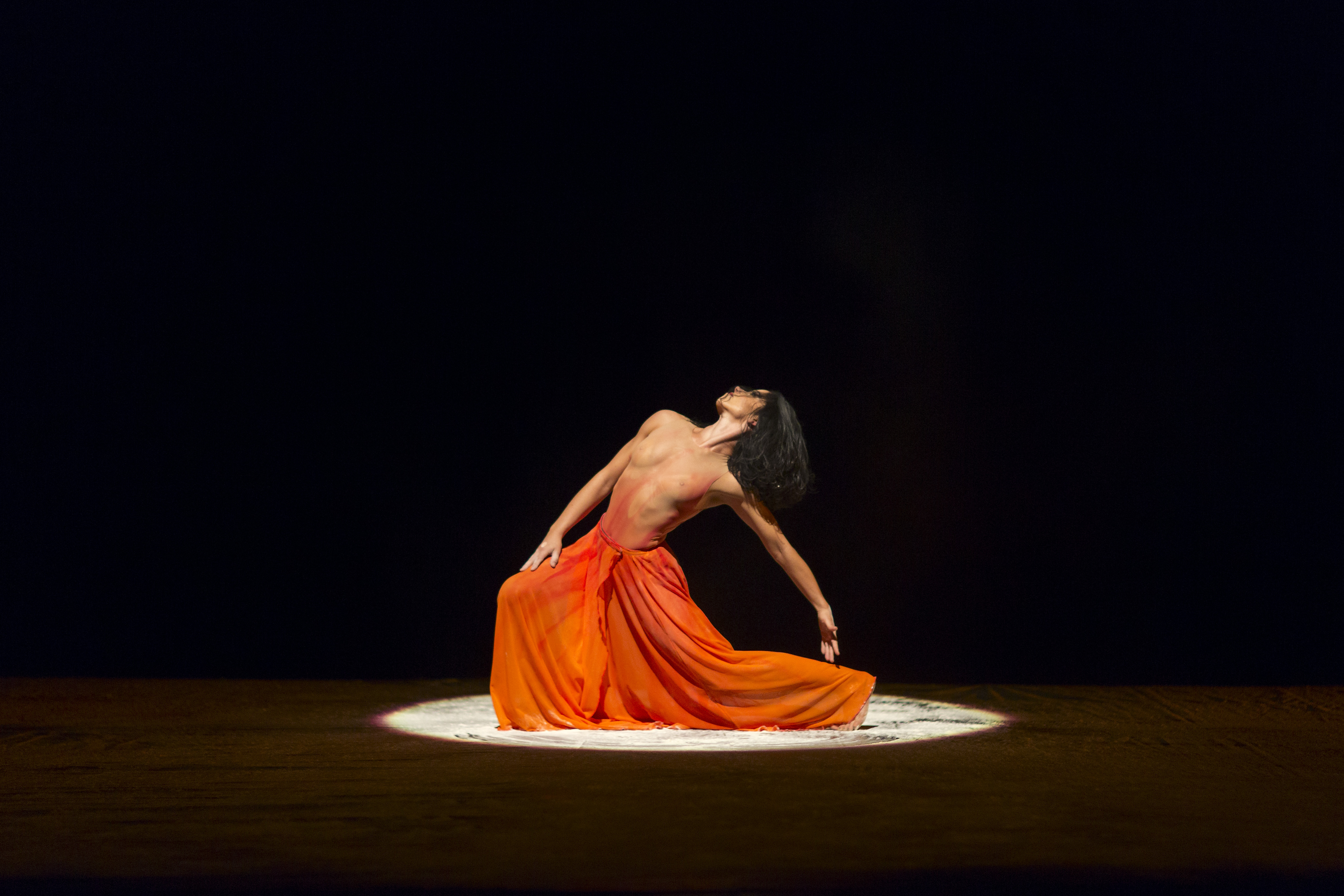 Bailarina Clarissa Cappellari em cena de O Segundo Sopro