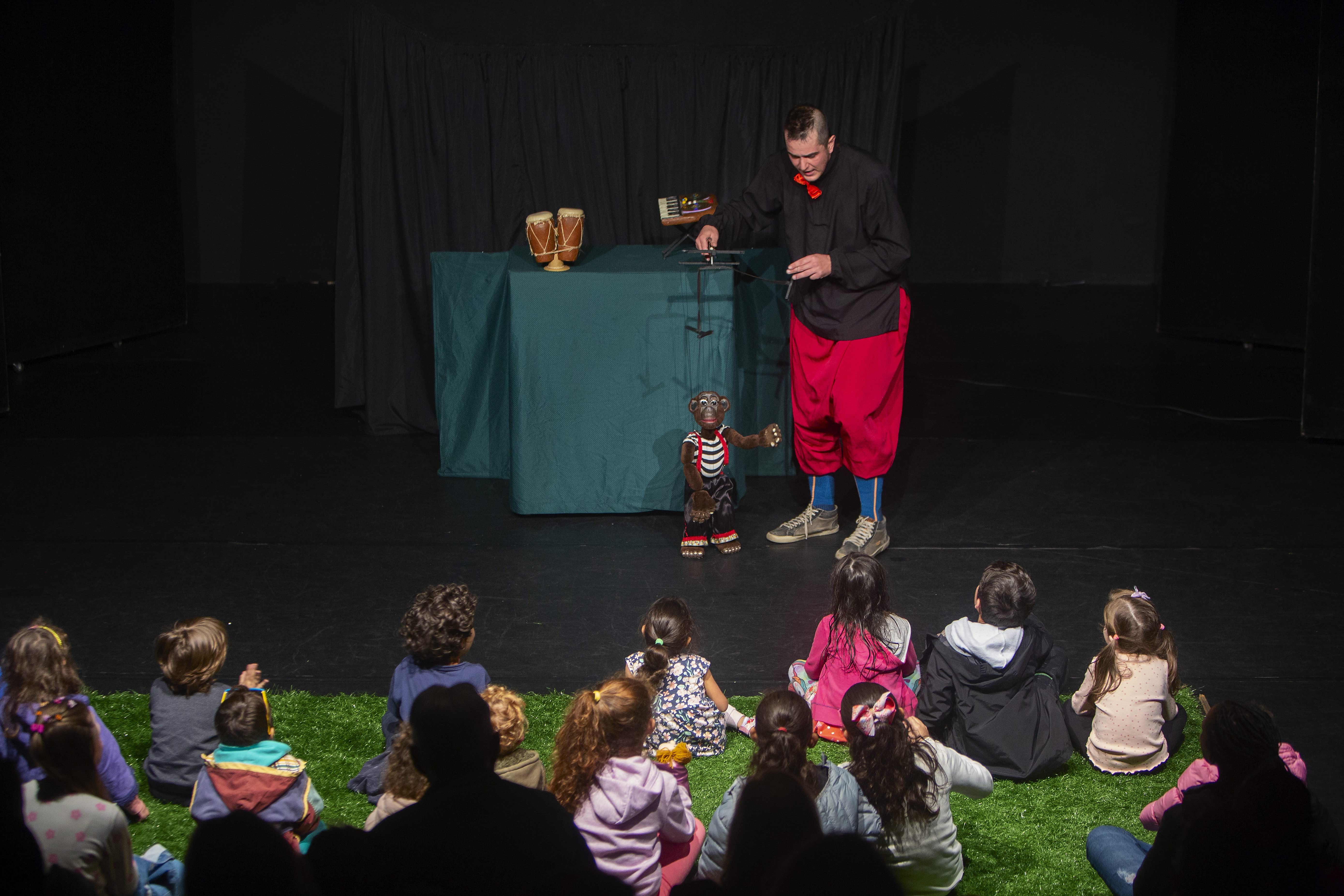 Espetáuclos apresentados no Festival e loja de bonecos.