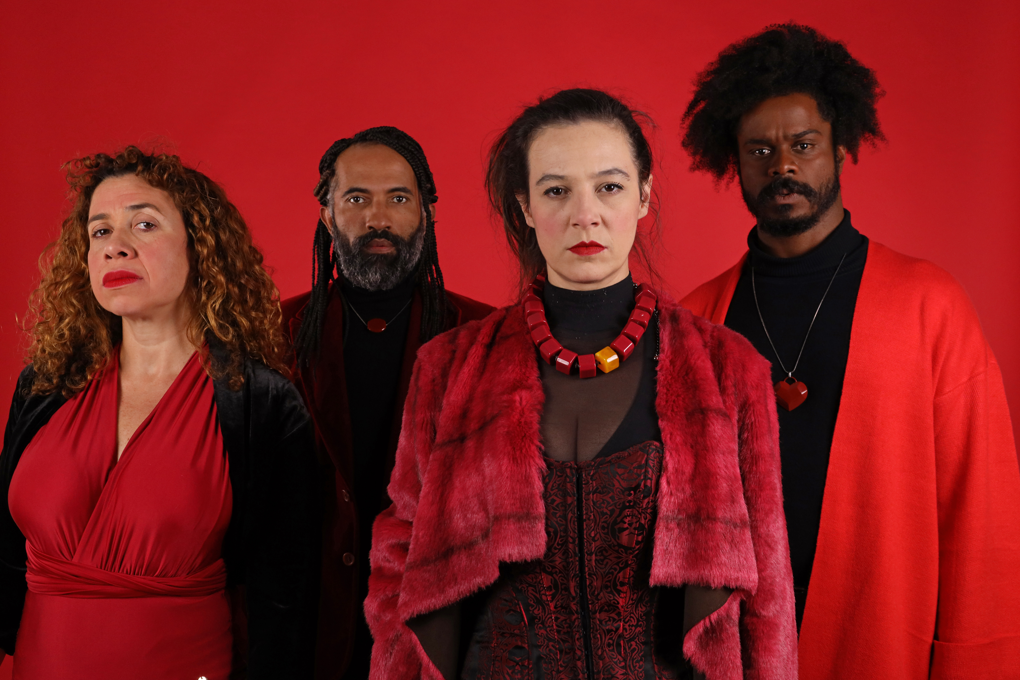 Os atores e atrizes: Helena de Jorge Portela, Marcel Malê, Catharine Moreira e Lucas dos Santos.