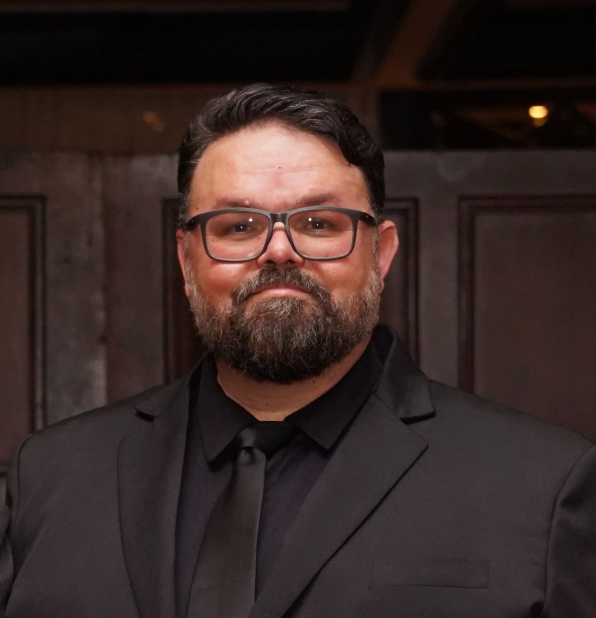 maestro alexandre mousquer posa para foto