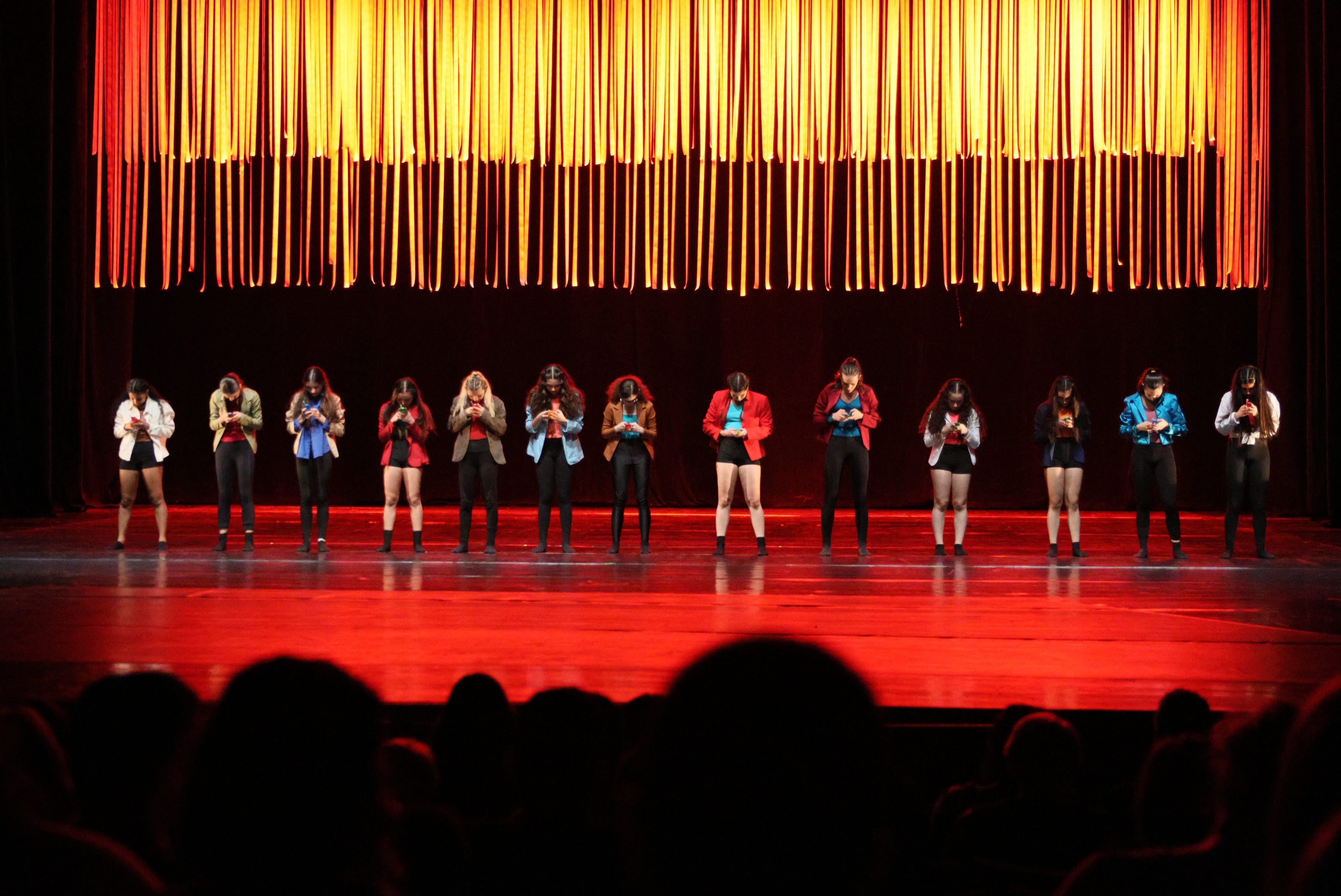 "Crisálida": obra da Escola de Dança do Guaíra faz analogia às transformações da vida humana