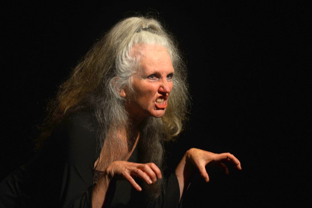 Katia Horn, com Iliada canto 13, da Cia Iliadahomero de Teatro