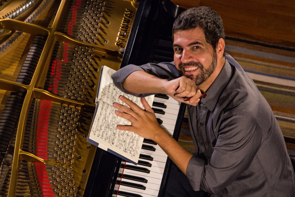 Compositor André Mehmari