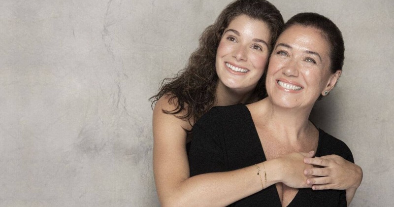 A atriz Lilia Cabral e a filha Giulia Bertolli