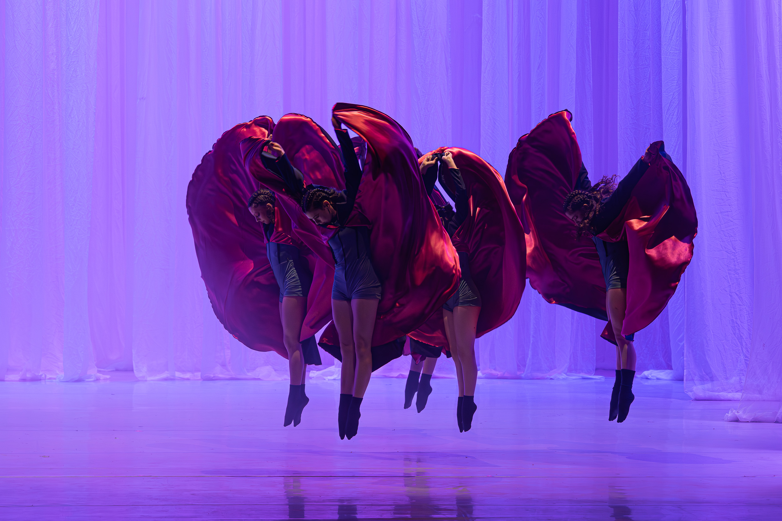 Dançarinos da Escola de Dança Teatro Guaíra