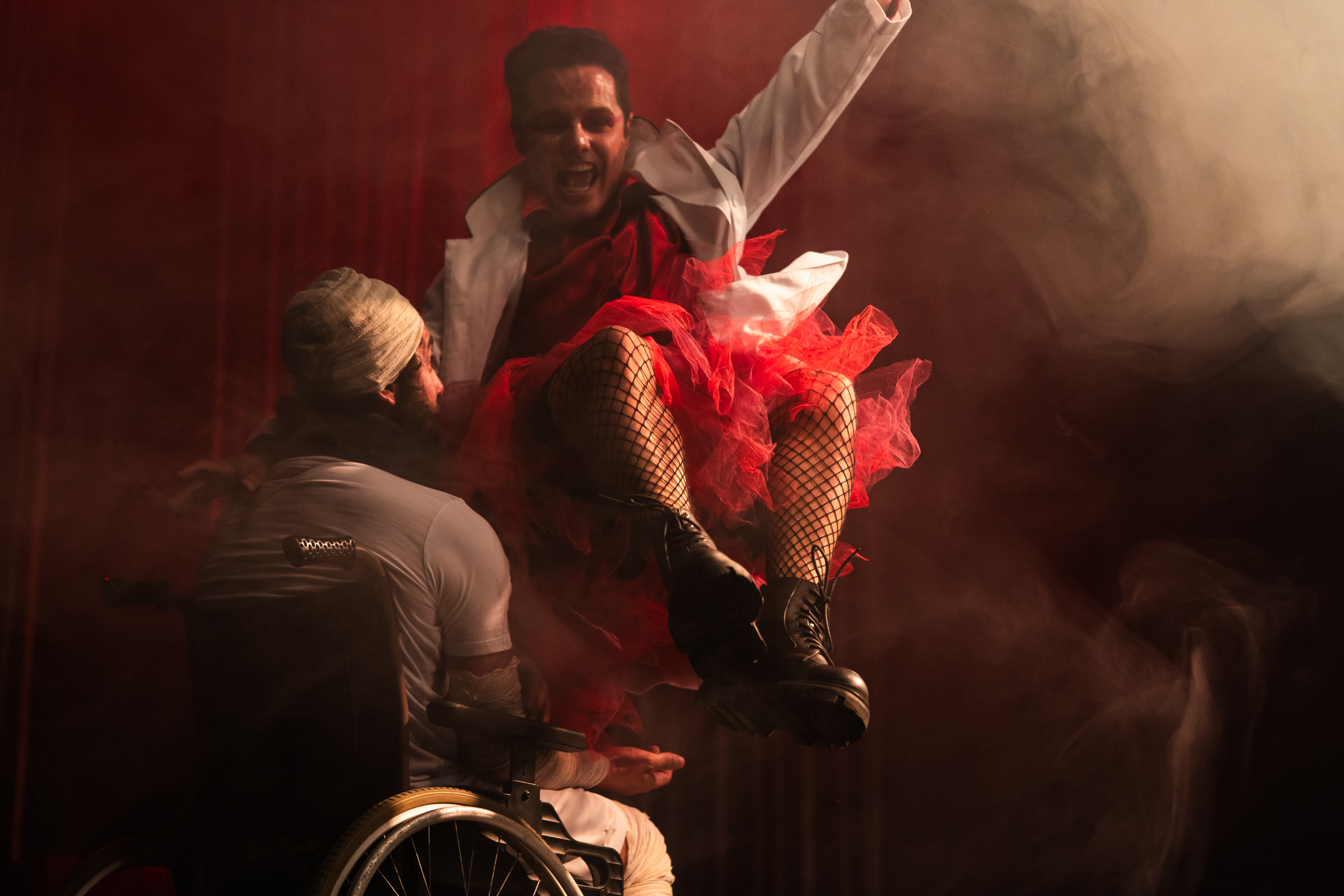 Cenas da peça "Make Morte Pop Again"