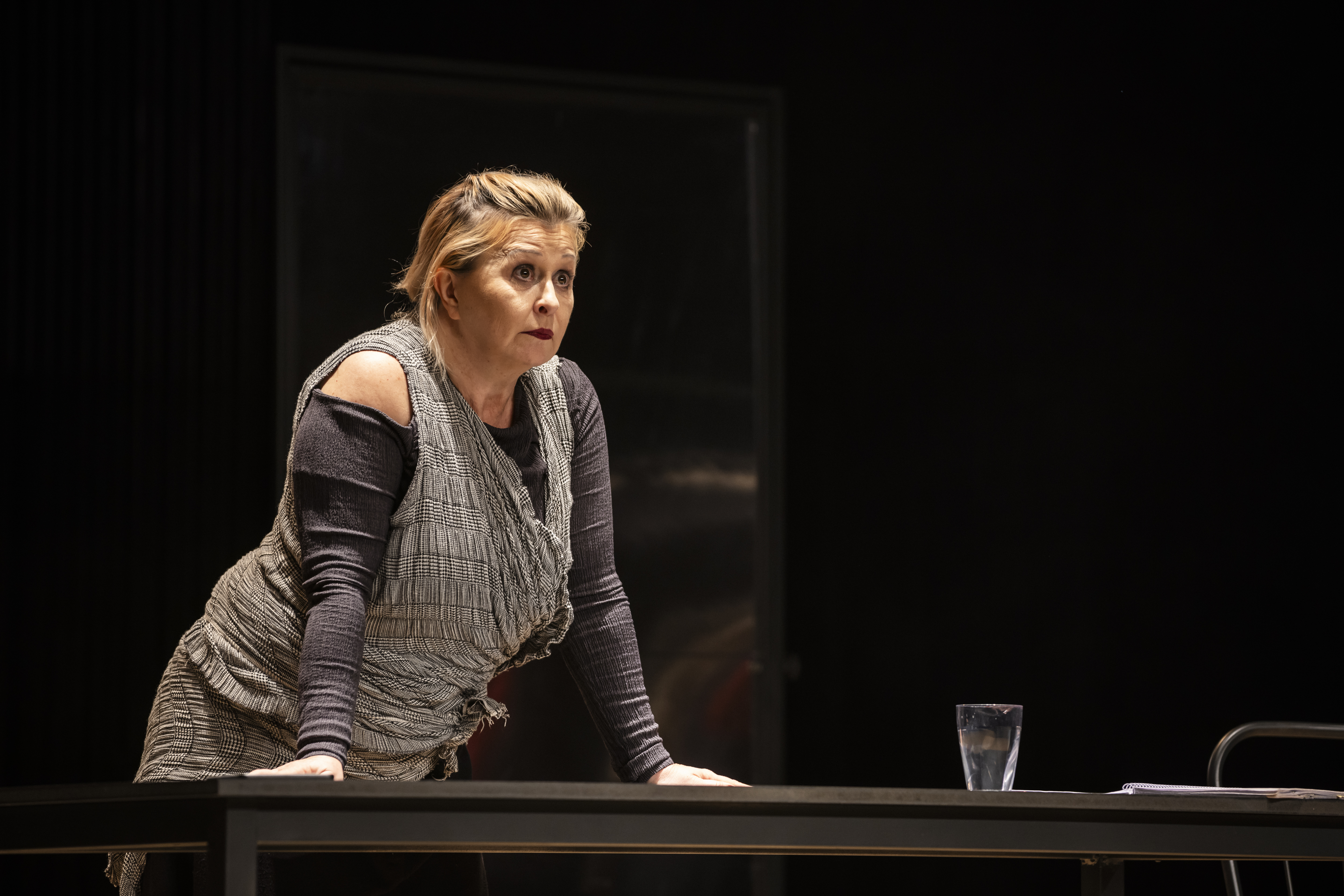 "Nebulosa de Baco" da Cia.Stavis-Damaceno chega ao teatro Guaíra