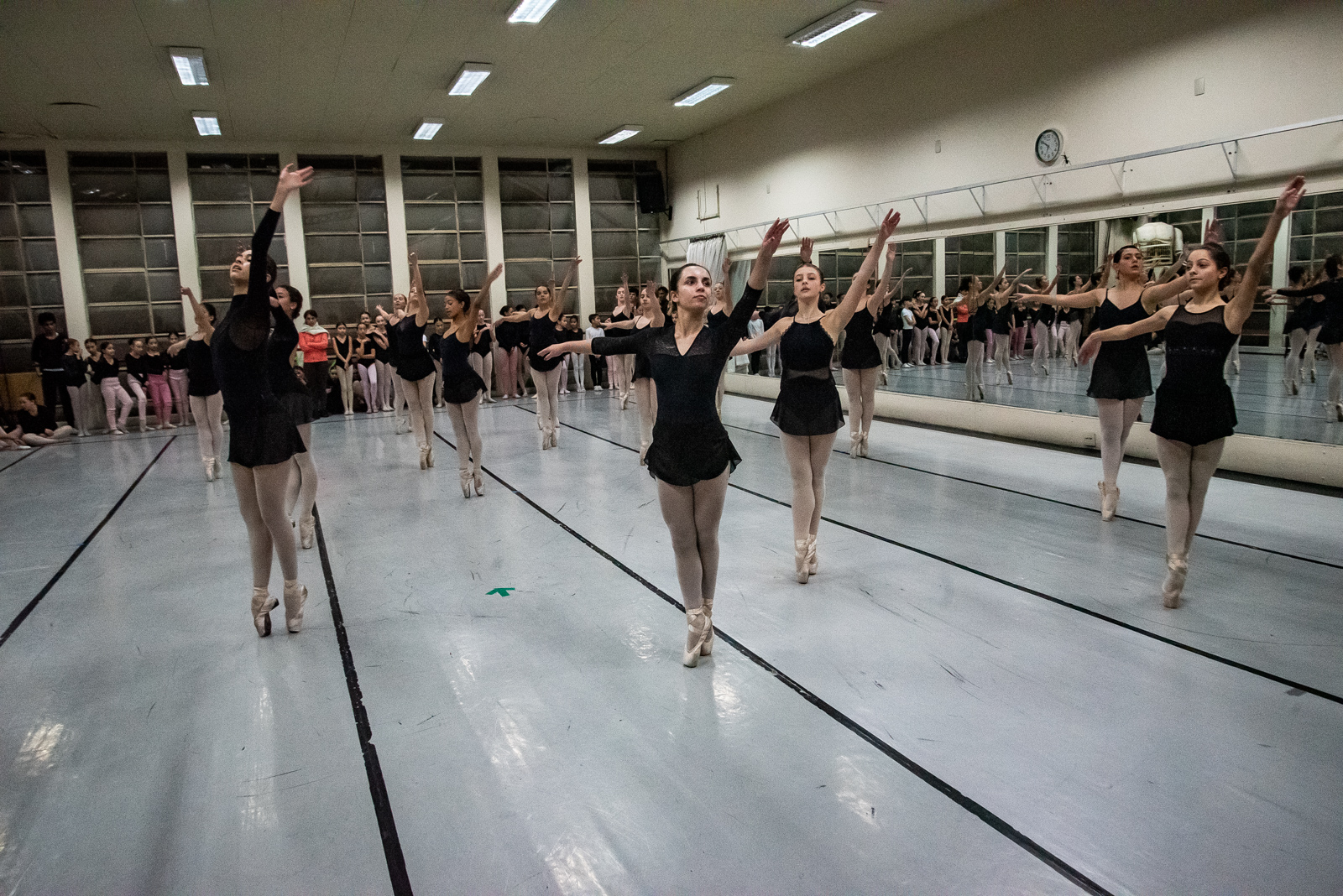 Estreia do novo espetáculo “ALGO/RITMO” da Escola de Dança do Teatro Guaíra será em julho