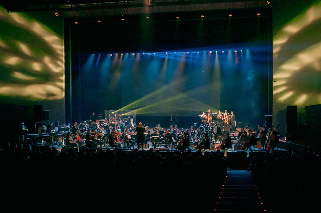 Orquestra Sinfônica de Curitiba traz ao palco Guairão o espetáculo “FLASH DANCE On Stage: Uma Viagem Musical Inesquecível”