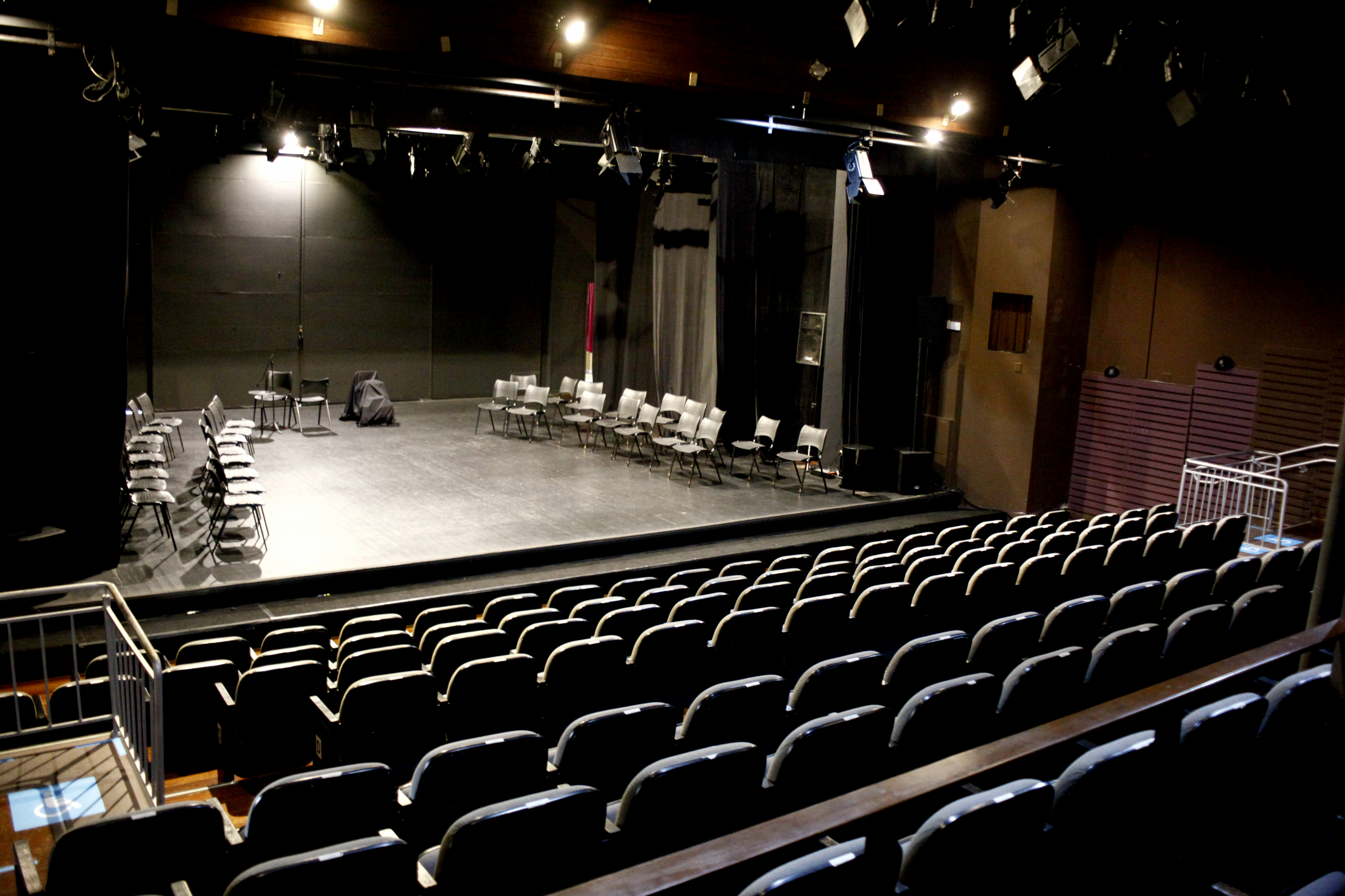 Teatro José Maria Santos celebra 27 anos de história com melhorias na infraestrutura e acessibilidade