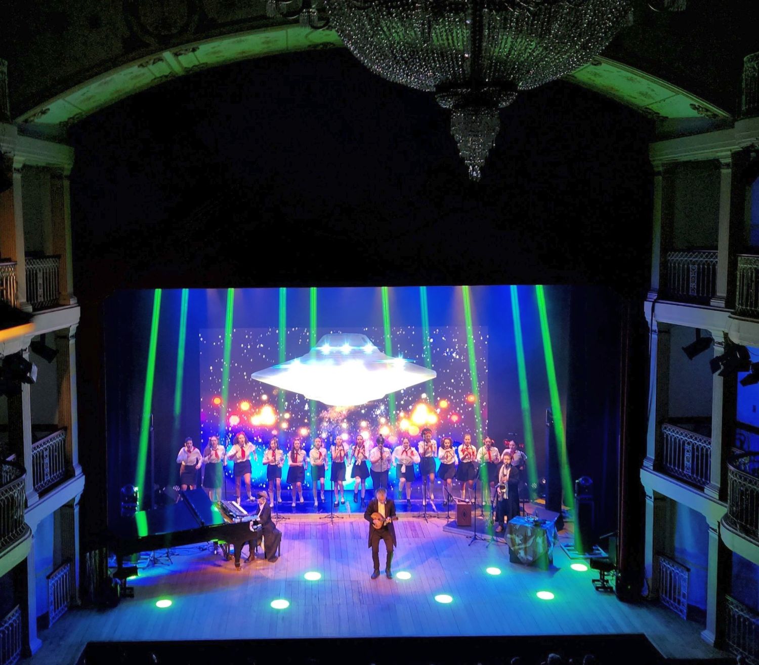 O universo cômico musical de Sbørnia Kontr’Atracka retorna ao Guaira