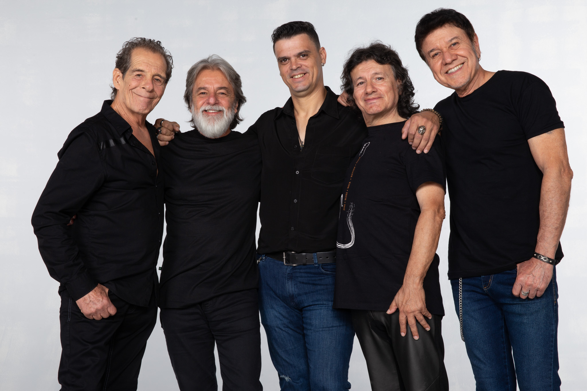 “Nossa Vida é um Palco”: Blindagem celebra 50 anos de carreira no Teatro Guaíra