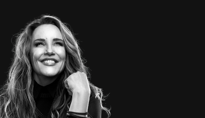 Ana Carolina celebra carreira com turnê