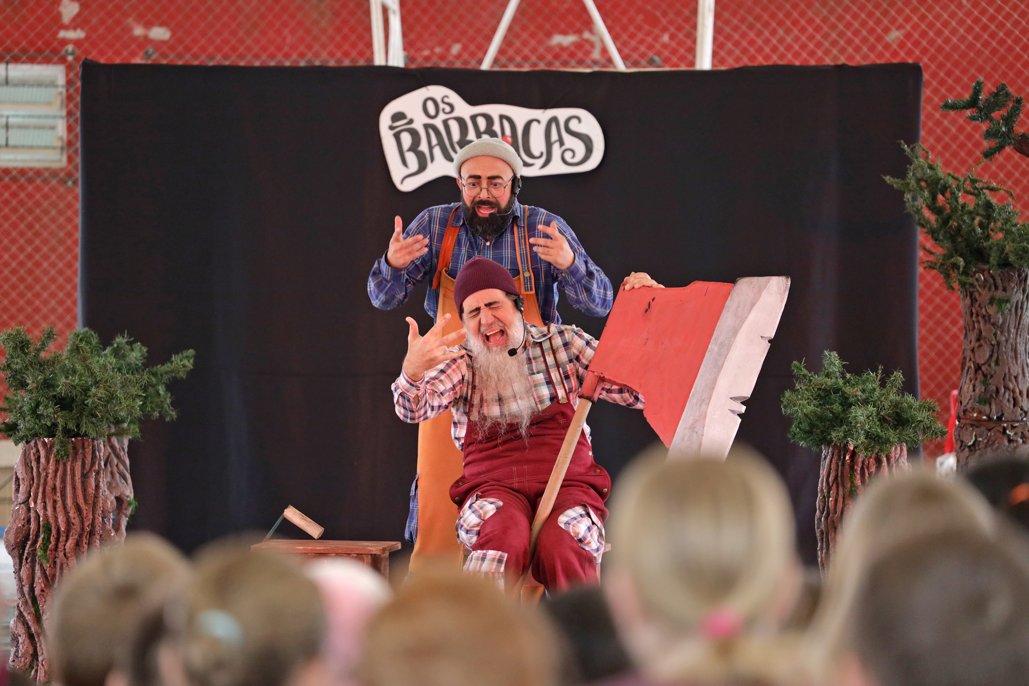 "Os Lenhados" espetáculo para crianças aborda temas como ganância, natureza e esperança