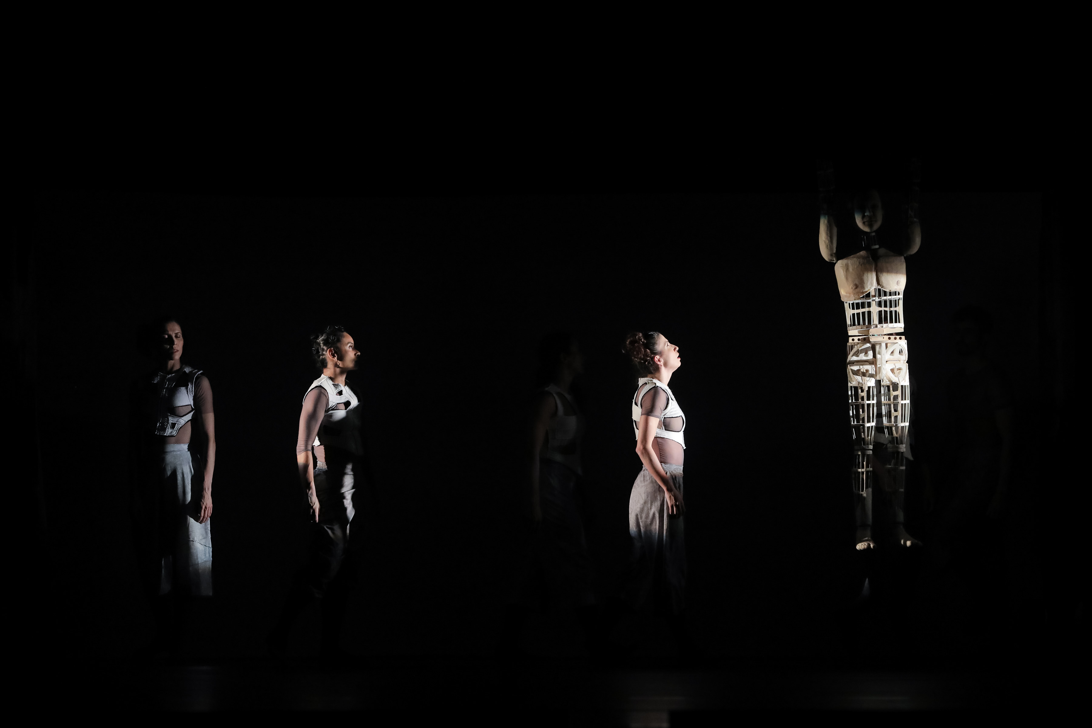 Balé Teatro Guaíra emociona plateia lotada na abertura do Festival de Dança de Londrina