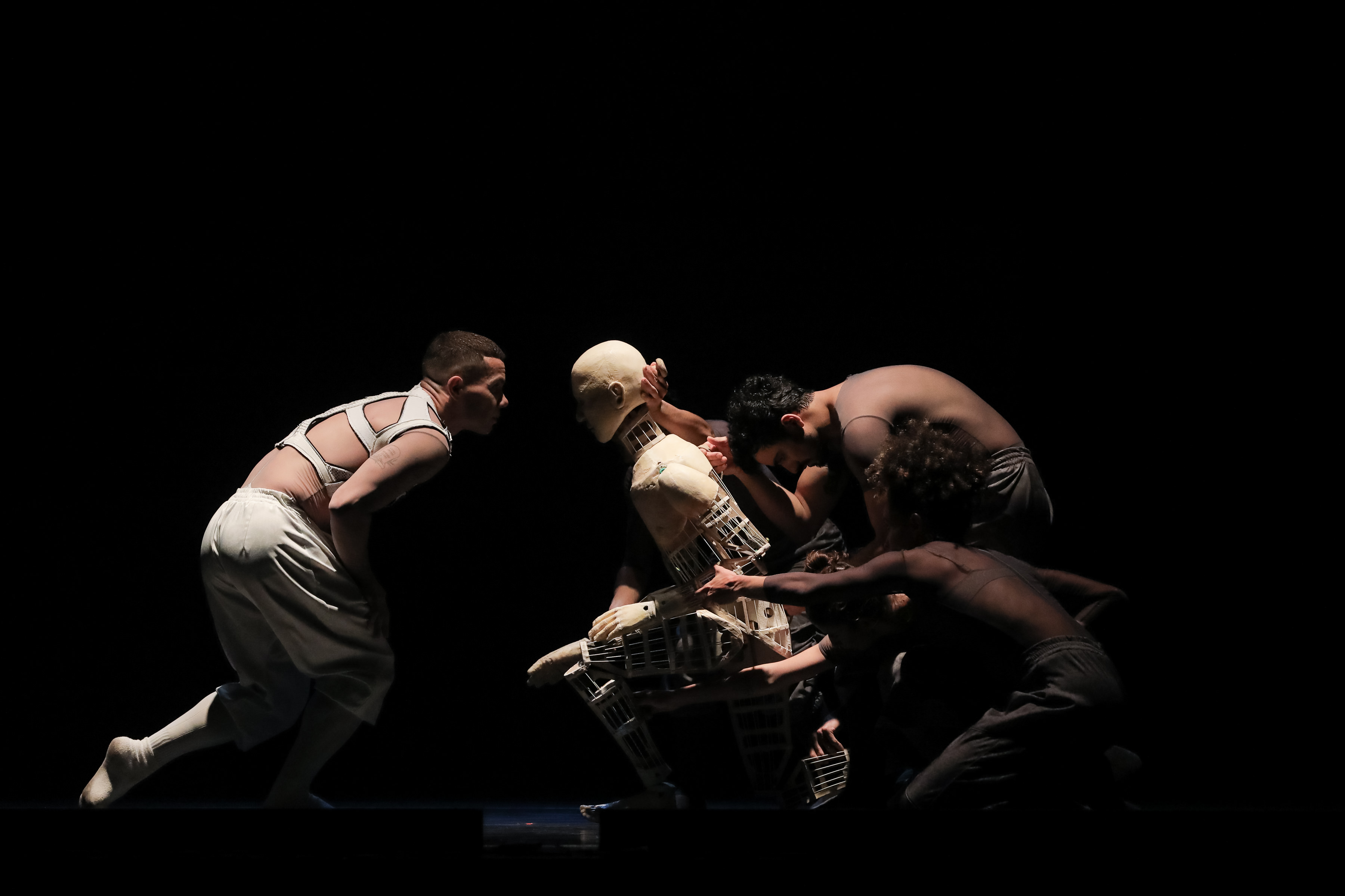 Balé Teatro Guaíra emociona plateia lotada na abertura do Festival de Dança de Londrina