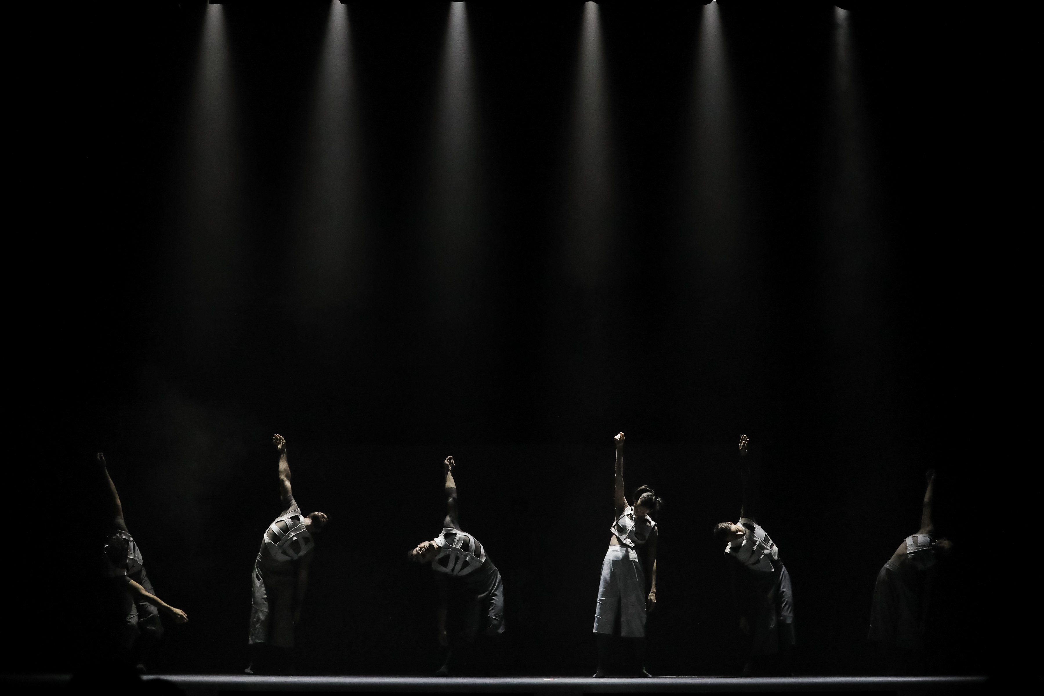 Balé Teatro Guaíra emociona plateia lotada na abertura do Festival de Dança de Londrina