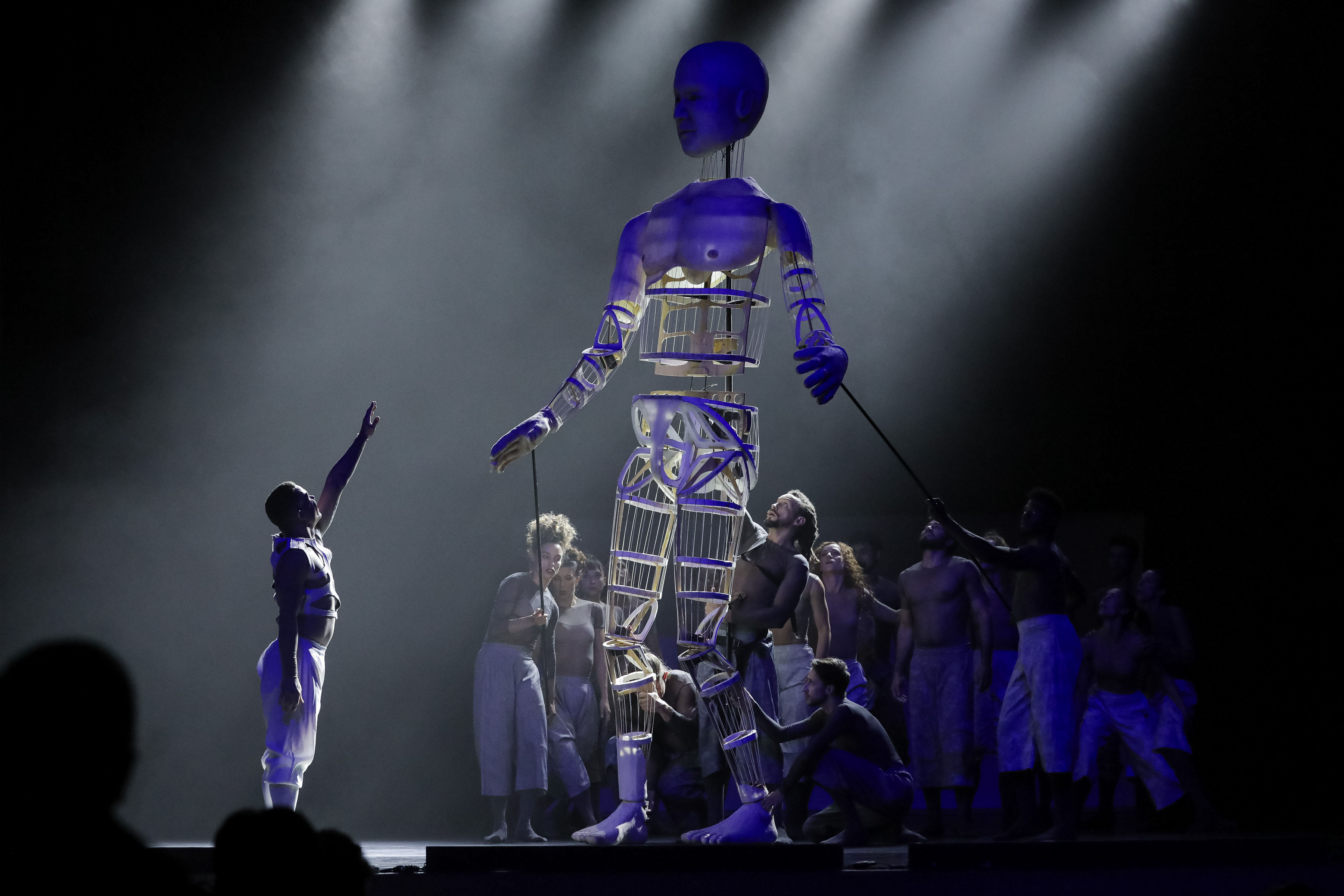 Balé Teatro Guaíra emociona plateia lotada na abertura do Festival de Dança de Londrina
