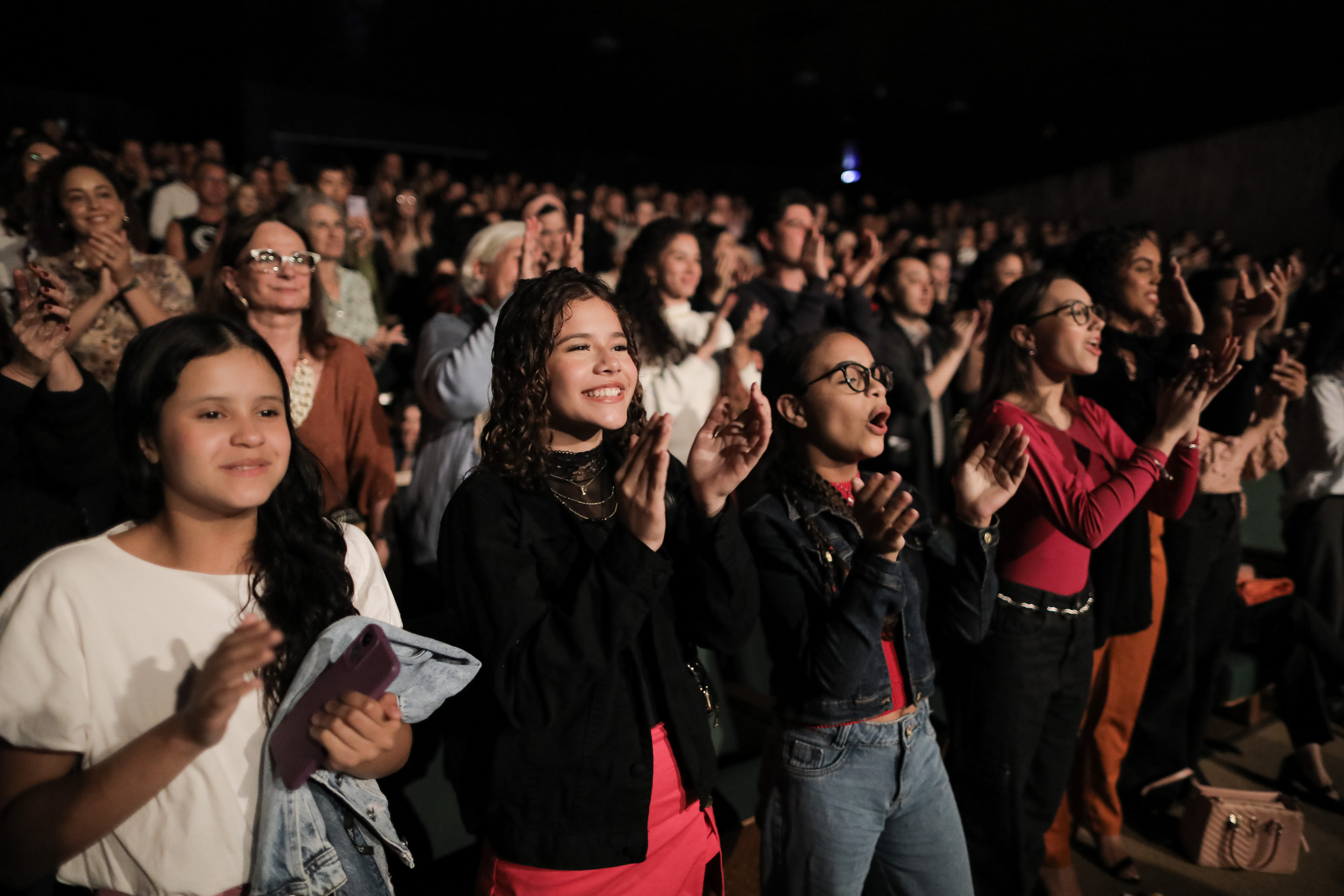 Balé Teatro Guaíra emociona plateia lotada na abertura do Festival de Dança de Londrina