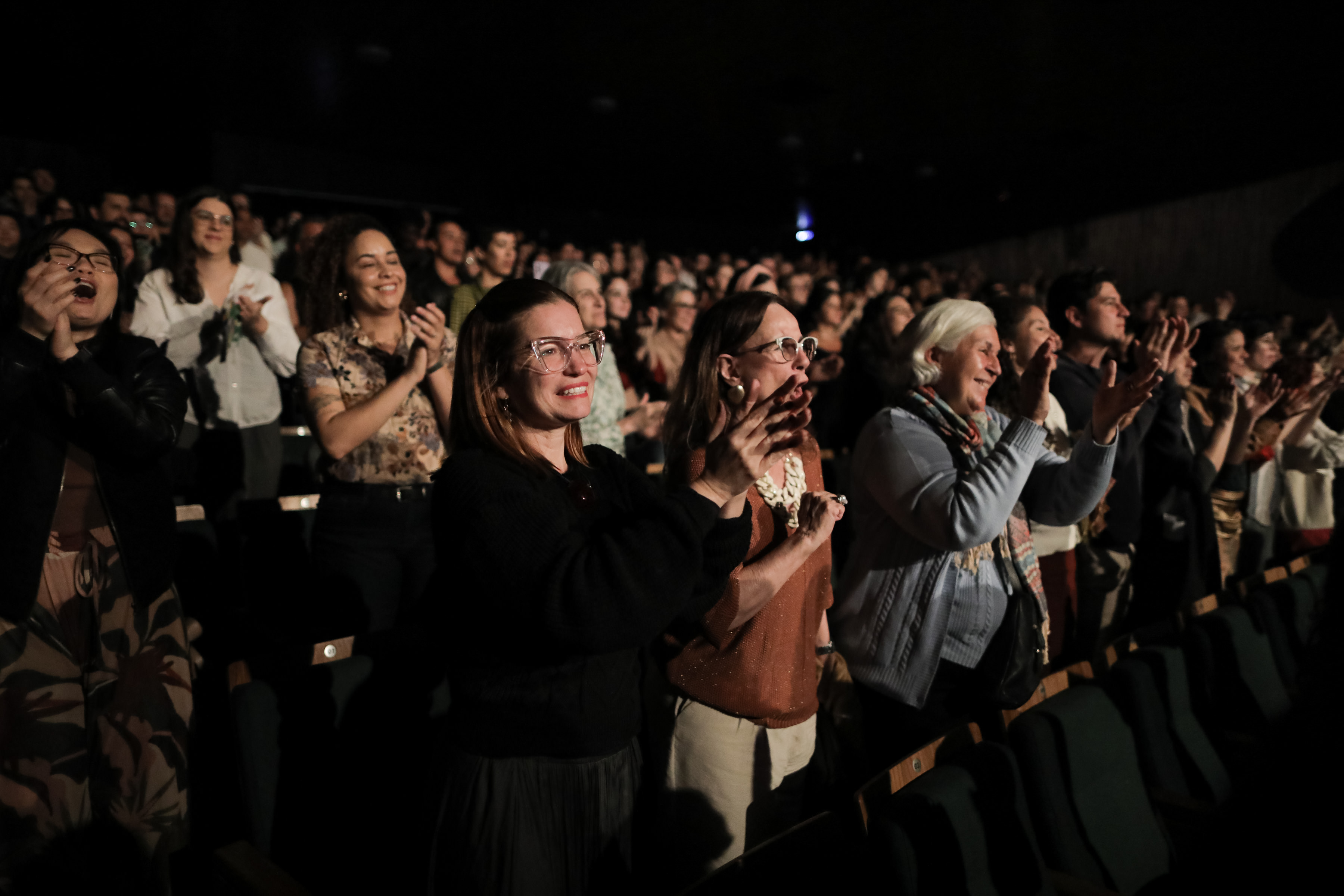 Balé Teatro Guaíra emociona plateia lotada na abertura do Festival de Dança de Londrina
