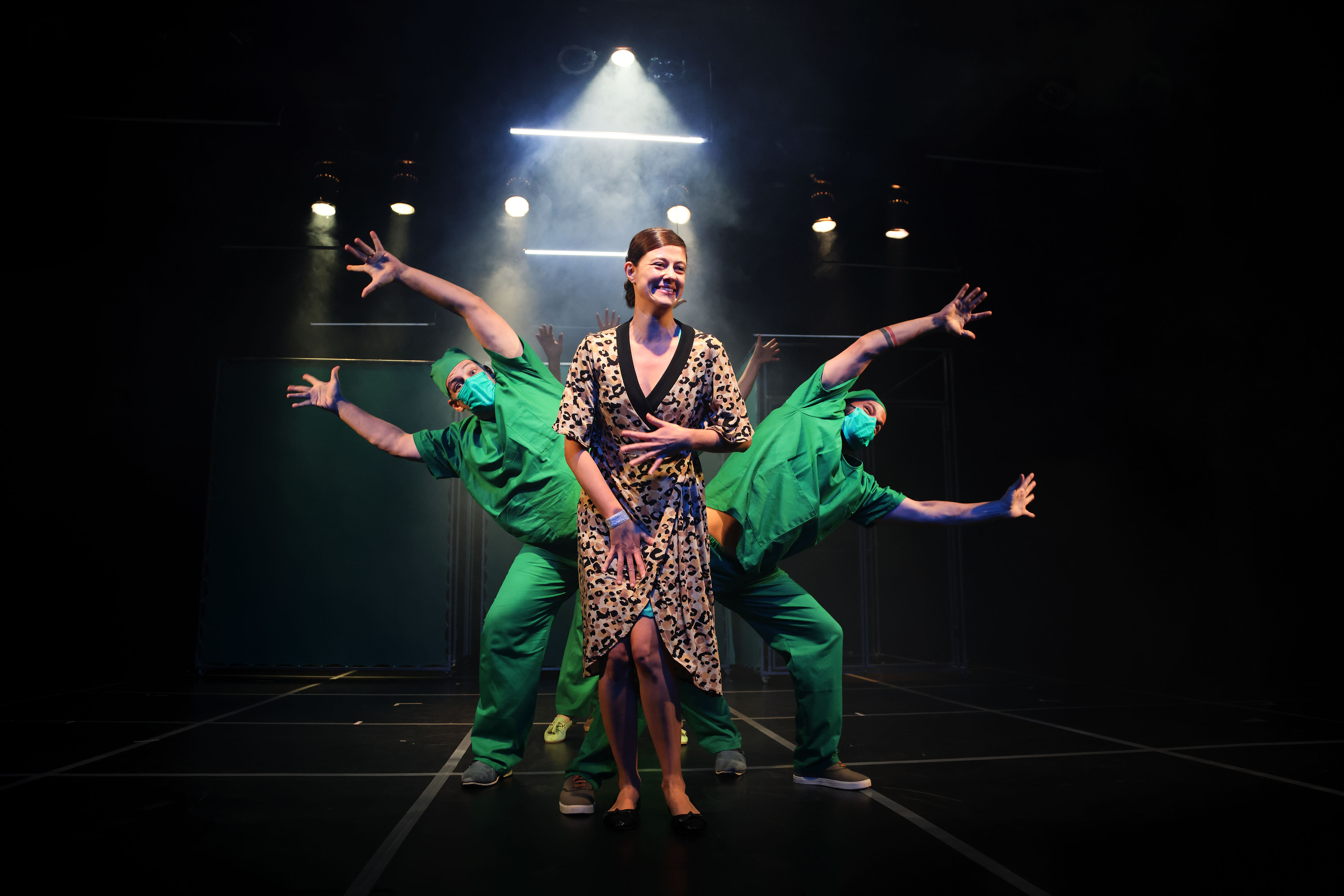 Grupo Antropofocus apresenta comédia "Pela Hora da Morte" no Teatro Zé Maria