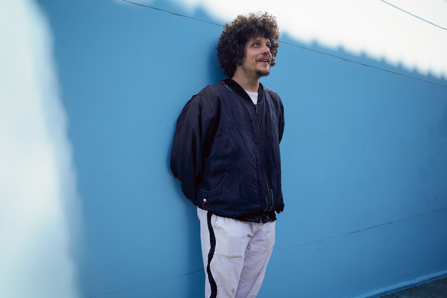 Turnê de Chico Chico “Let It Burn /Deixa Arder” chega ao Guairinha em duas apresentações