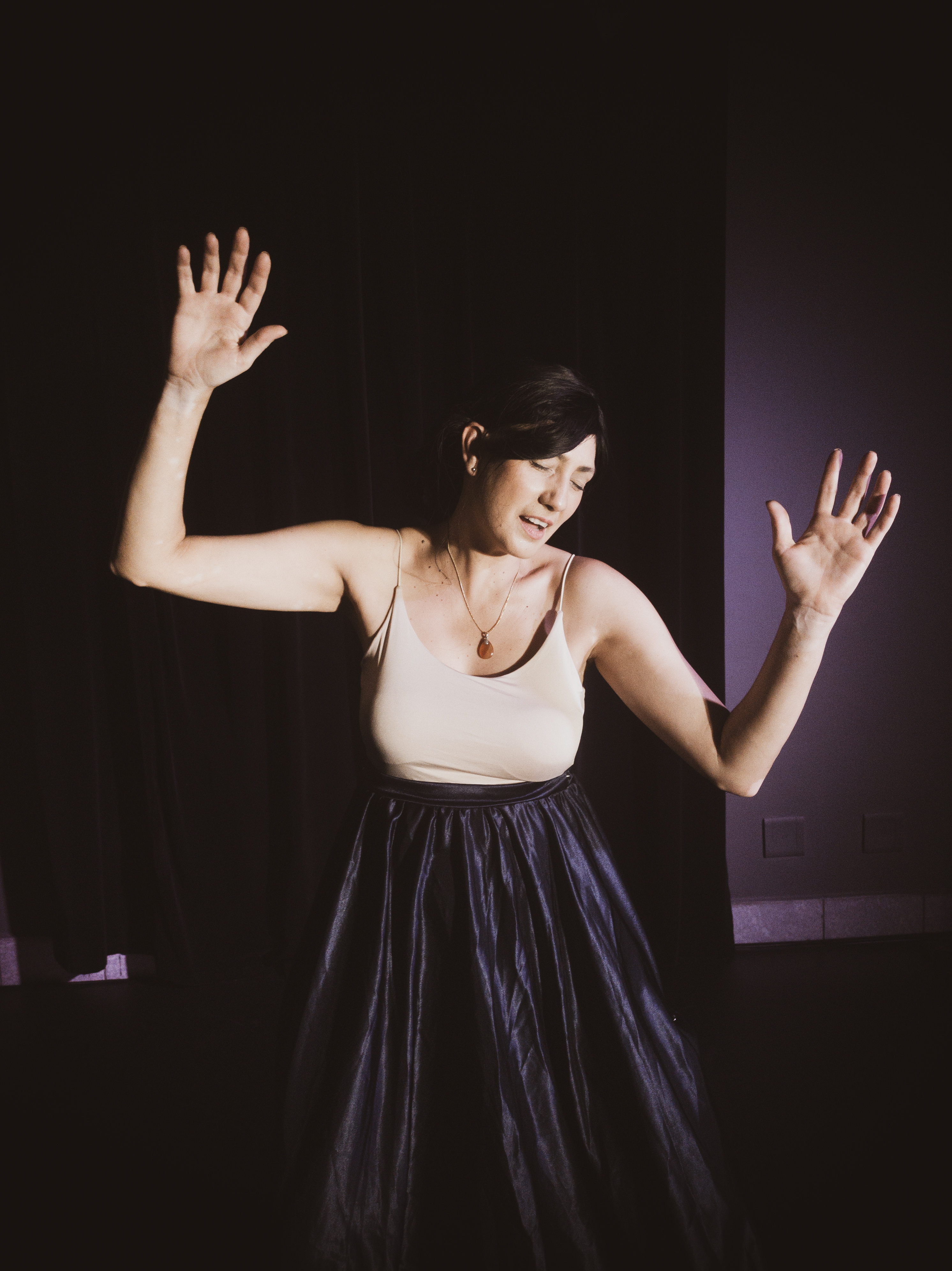 “Ísis”: Vida Santos leva ao Miniauditório um monólogo intimista sobre a memória de uma mulher