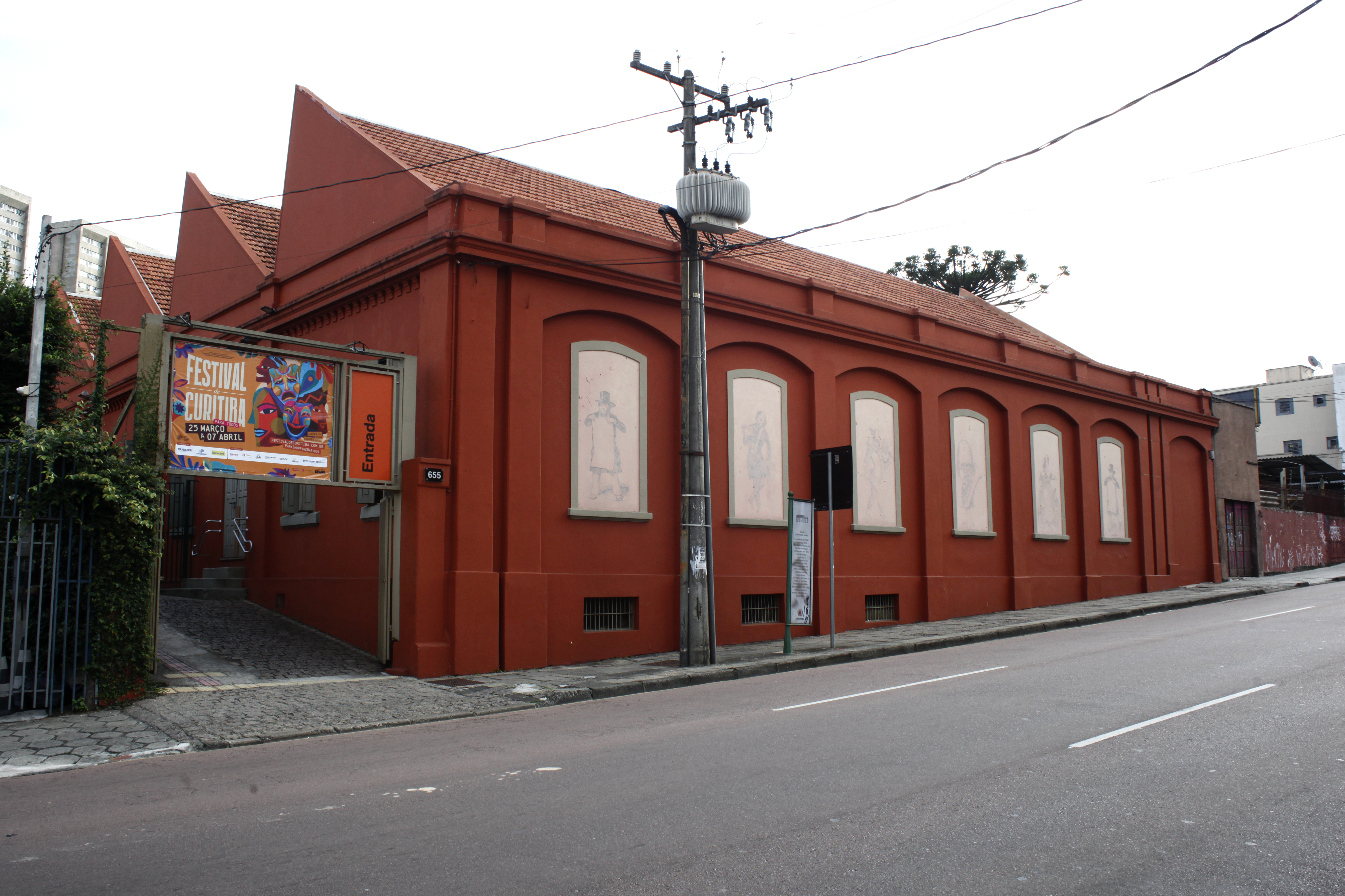 Teatro Guaíra abre a agenda para uso do Teatro José Maria Santos até final de 2026
