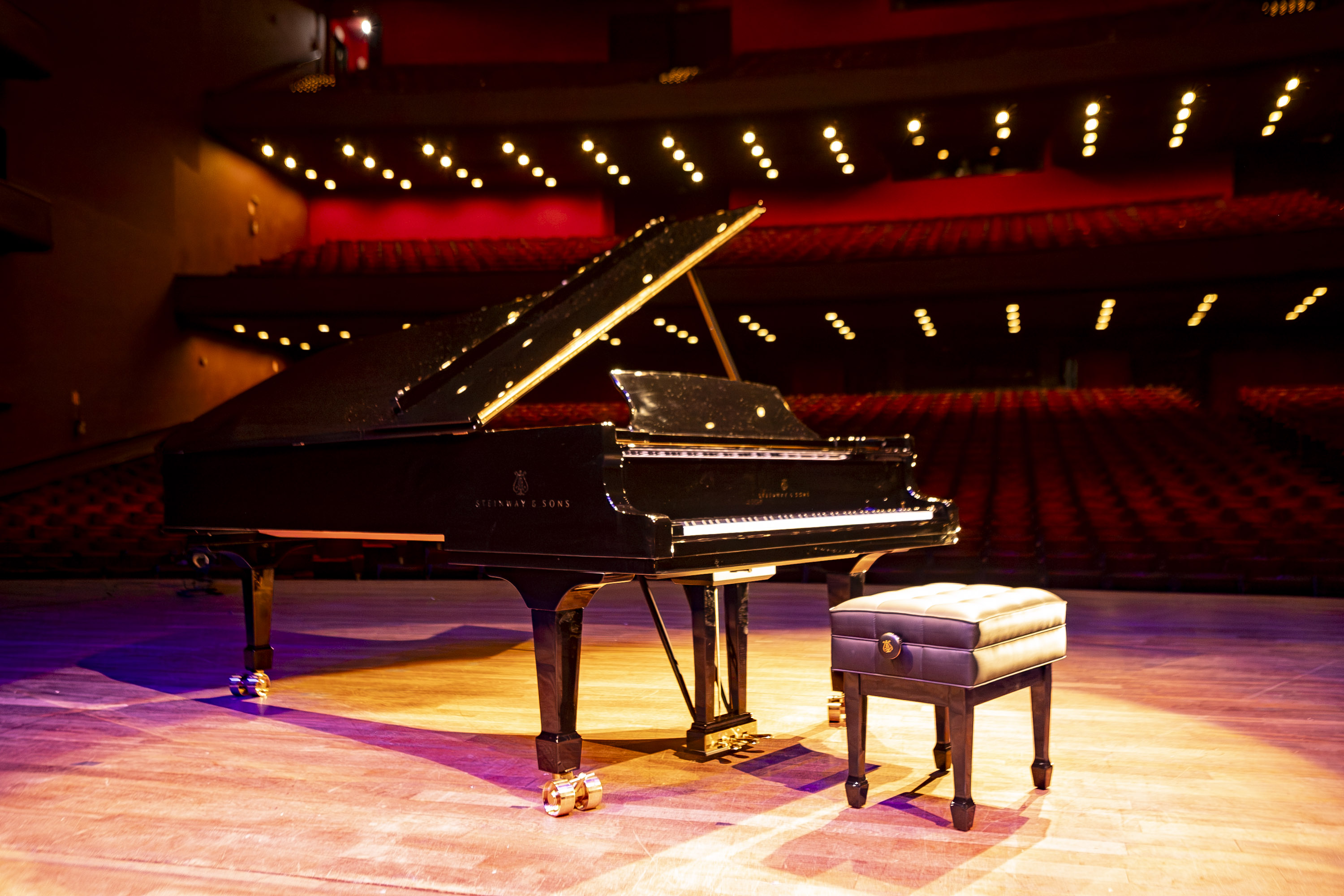 Novo piano Steinway & Sons marca aporte histórico em instrumentos musicais e inaugura temporada da Orquestra Sinfônica do Paraná