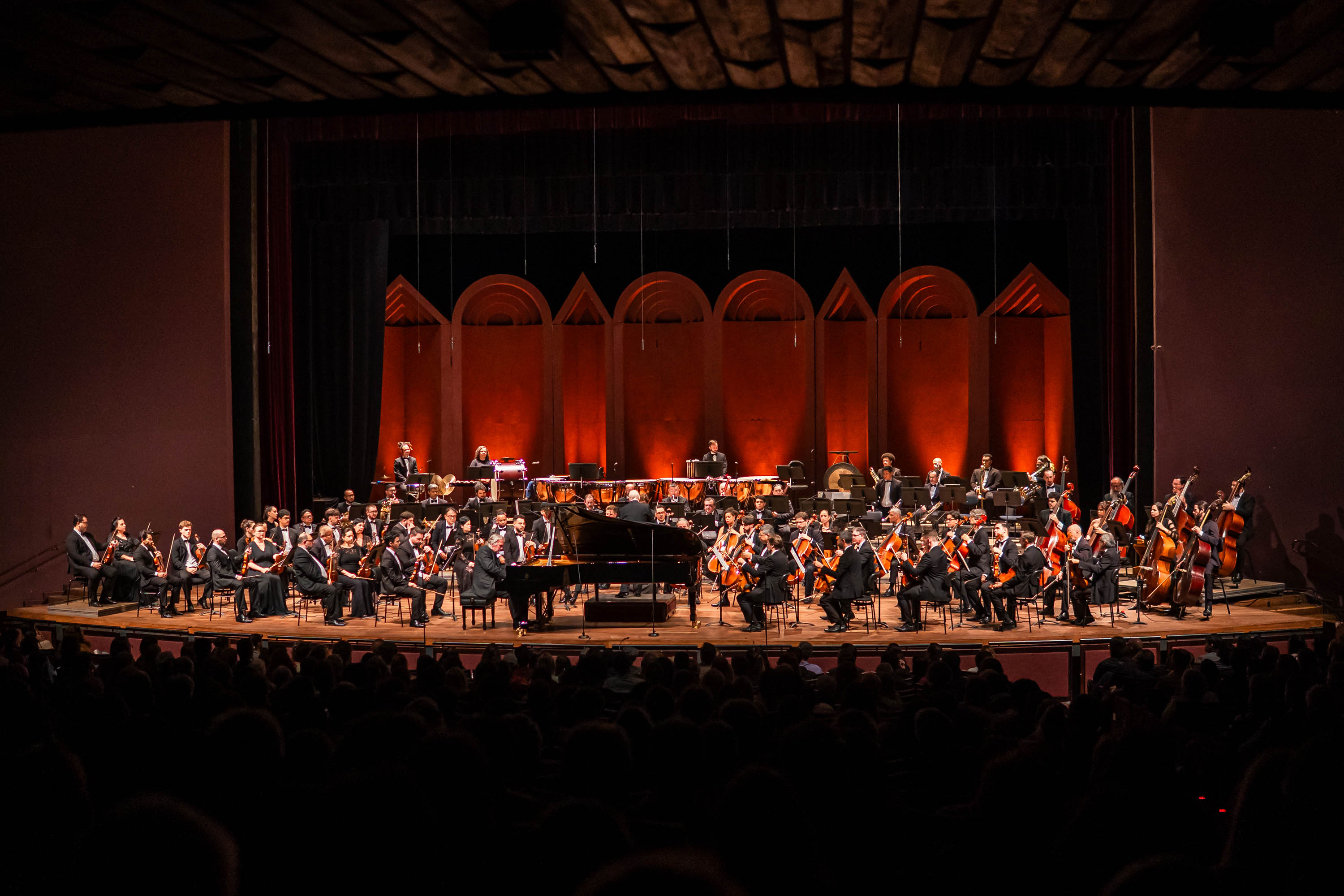 Orquestra Sinfônica do Paraná abre temporada 2026 com novo piano e solista internacional