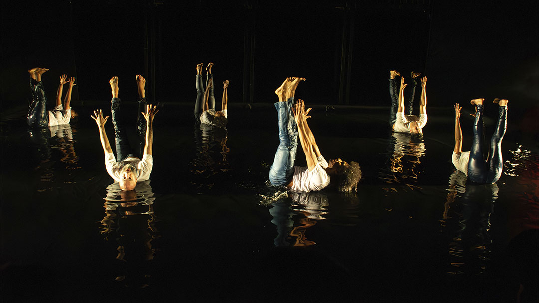 "A Boca Que Tudo Come Tem Fome": Histórias de cárcere e liberdade em espetáculo do Festival de Curitiba