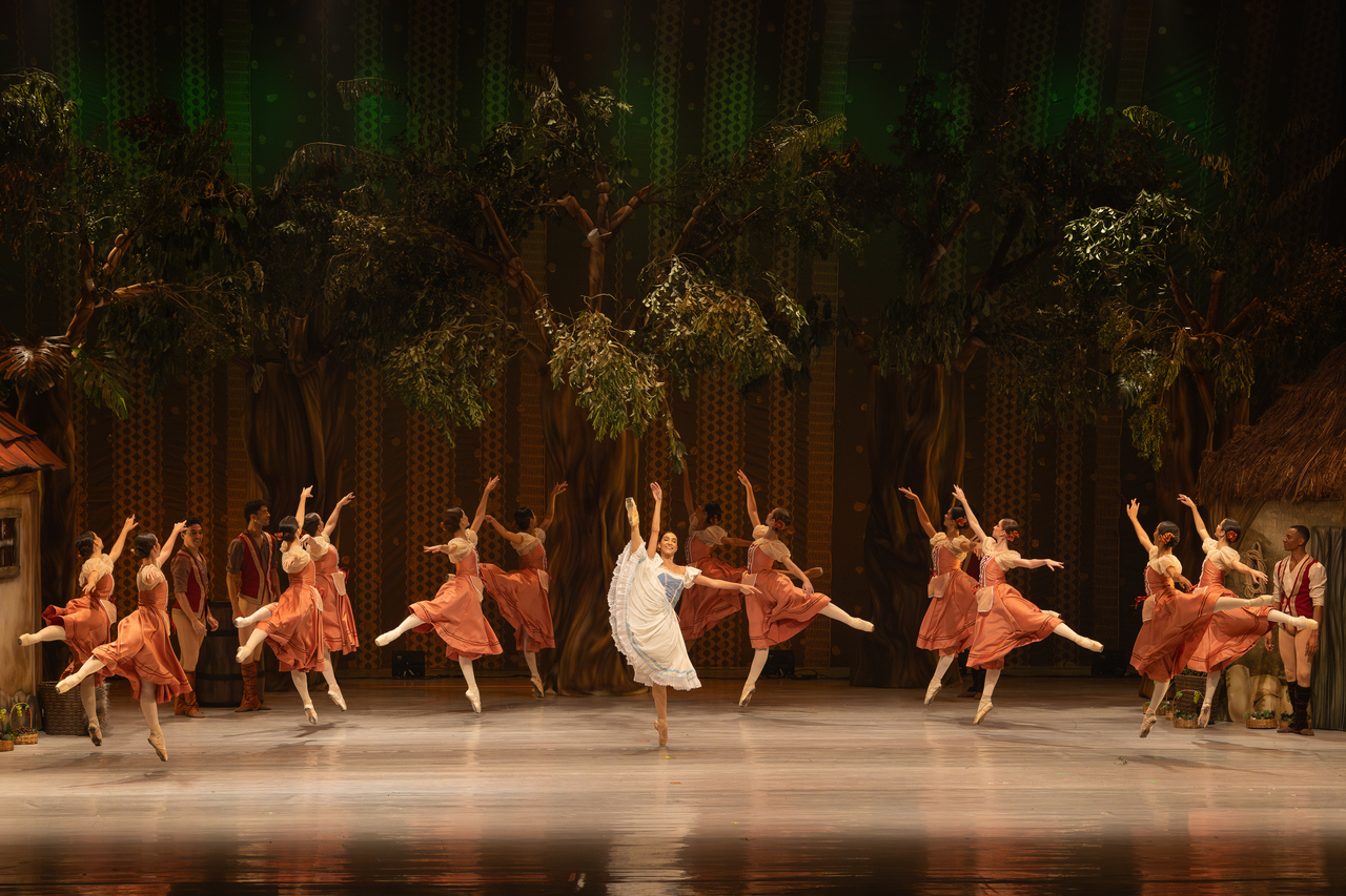 Curitiba Cia de Dança apresenta o ballet clássico Giselle com participação de Ana Botafogo no Teatro Guaíra