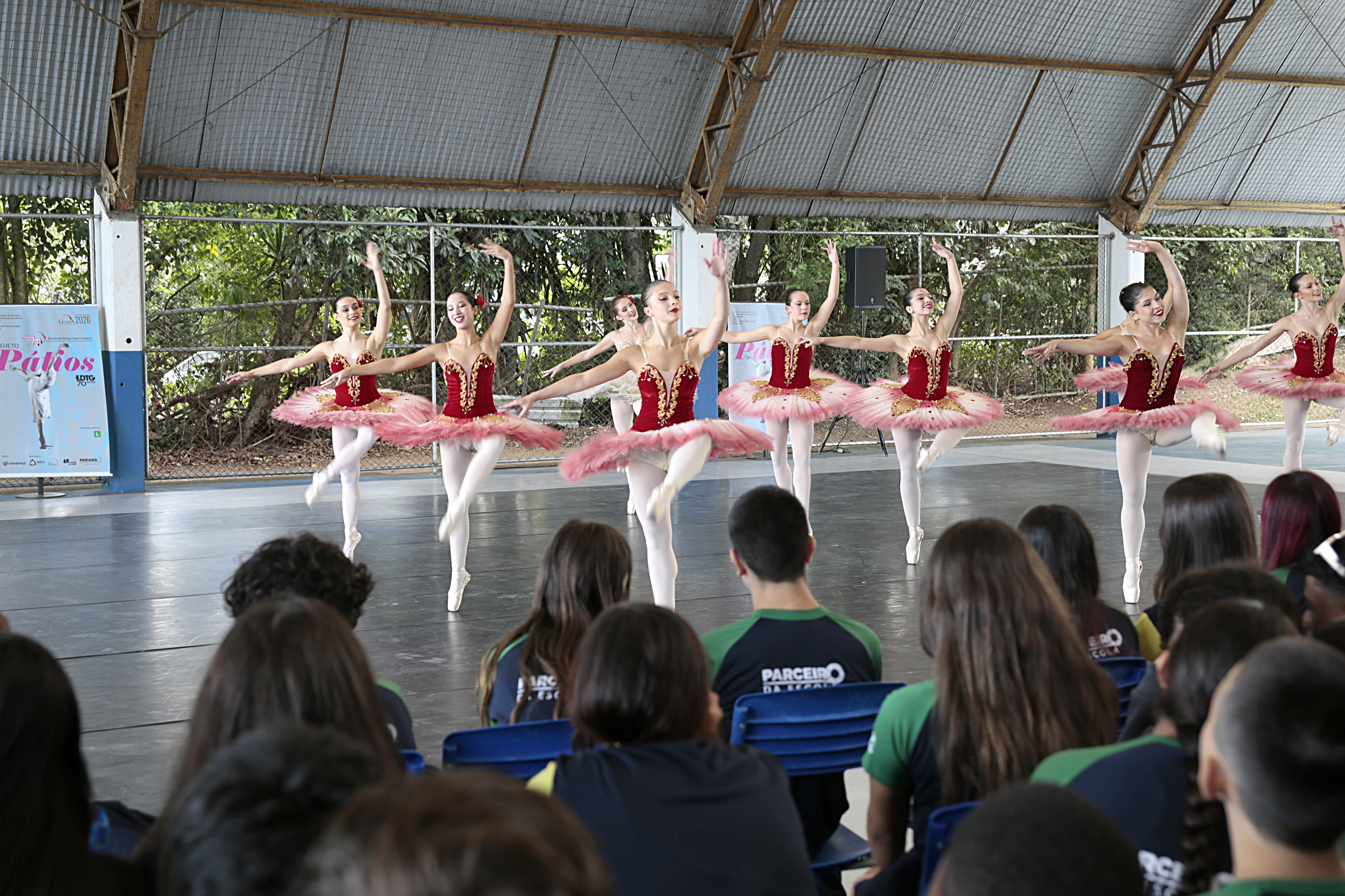 Escola de Dança Teatro Guaíra faz primeira apresentação de 2026 do projeto Guaíra para Todos.