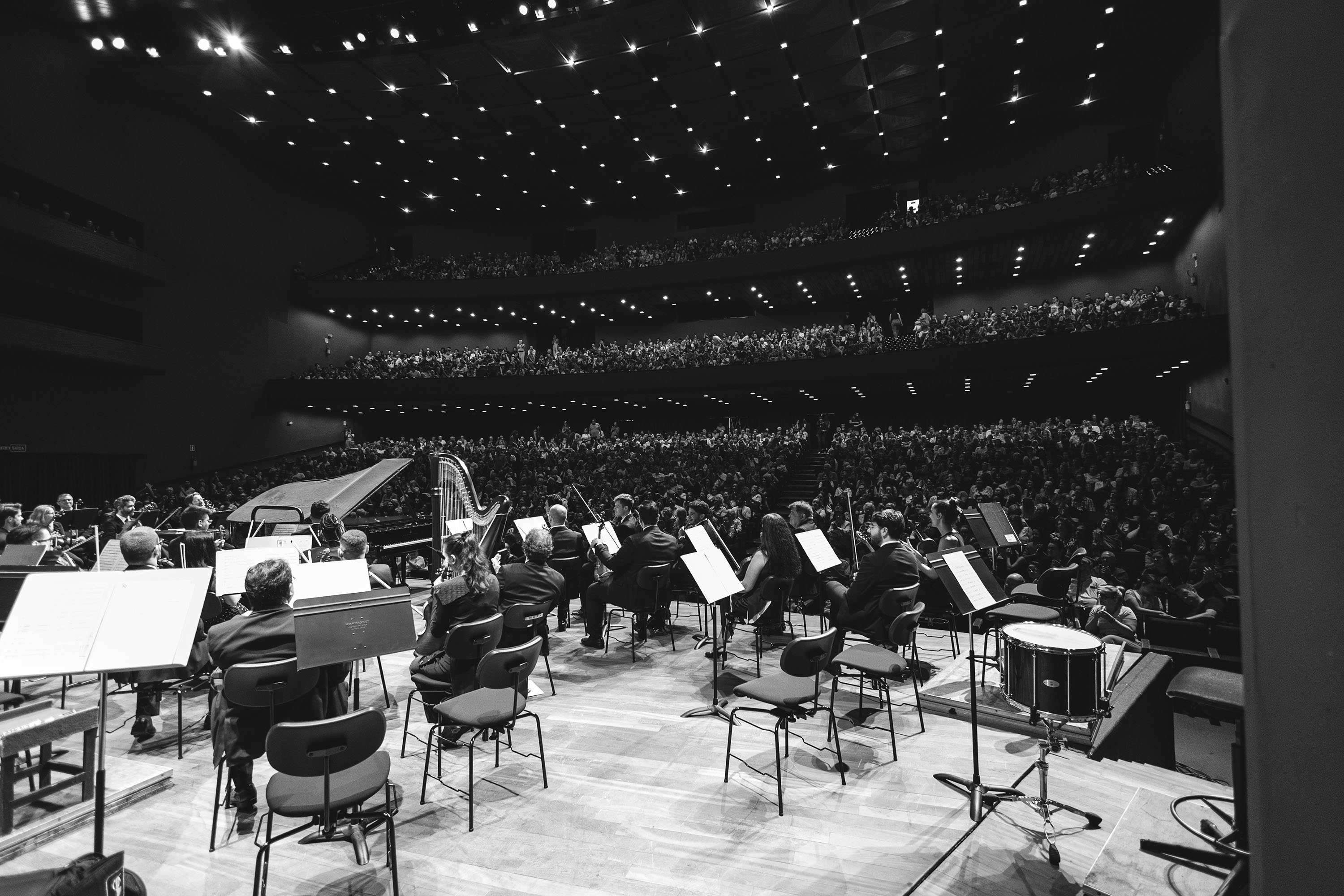 A Orquestra Sinfônica do Paraná em mais uma apresentação da Série Ouro traz ao palco do Guaírão o universo de Gershwin.