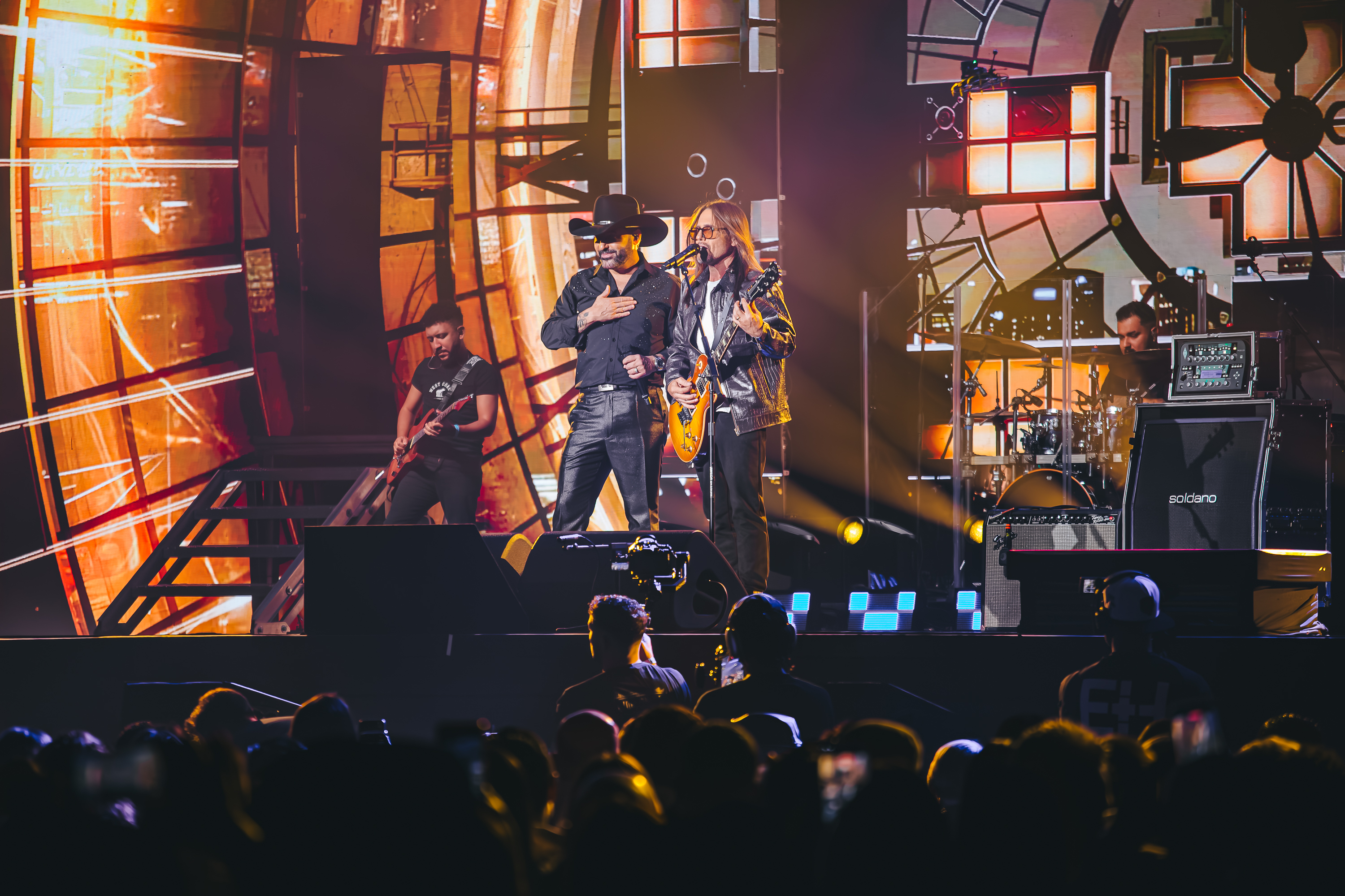 Turnê de 30 anos de Edson & Hudson chega a Curitiba com show no Teatro Guaíra
