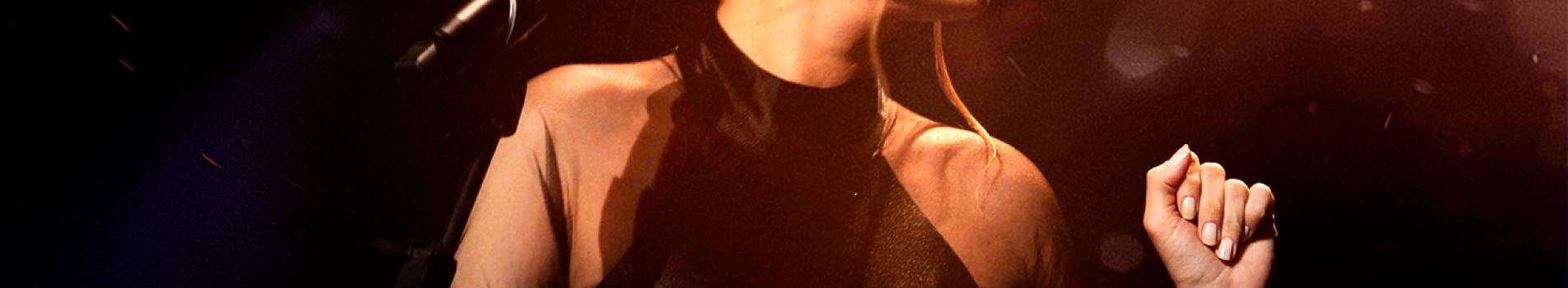 “Adele In Concert por Eduarda Xen” celebra a trajetória da artista britânica no Teatro Guaíra