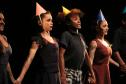 Bailarinos e bailarinas em cena