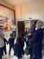 grupo de estudantes em visita guiada