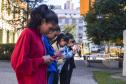 Grupo de dança em frente ao Hospital Pequeno Príncipe
