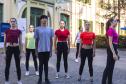 Grupo de dança em frente ao Hospital Pequeno Príncipe