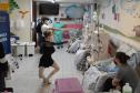 Grupo de dança nas partes internas do Hospital