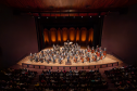 orquestra sinfonica do parana sobre o palco