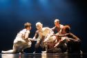 Contraponto é um espetáculo formado por duas coreografias: Castelo e Anima - imensaidão adentro