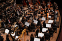 Orquestra Sinfônica do Paraná abre temporada 2025 no palco do auditório Bento Munhoz da Rocha 