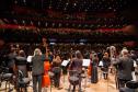 Com regência do holandês Vincent de Kort, Orquestra Sinfônica do Paraná encanta Curitiba