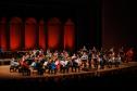 Orquestra Sinfônica do Paraná encanta plateia lotada com repertório dos Beatles no Guairão 
