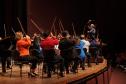 Orquestra Sinfônica do Paraná encanta plateia lotada com repertório dos Beatles no Guairão 