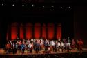 Orquestra Sinfônica do Paraná encanta plateia lotada com repertório dos Beatles no Guairão 